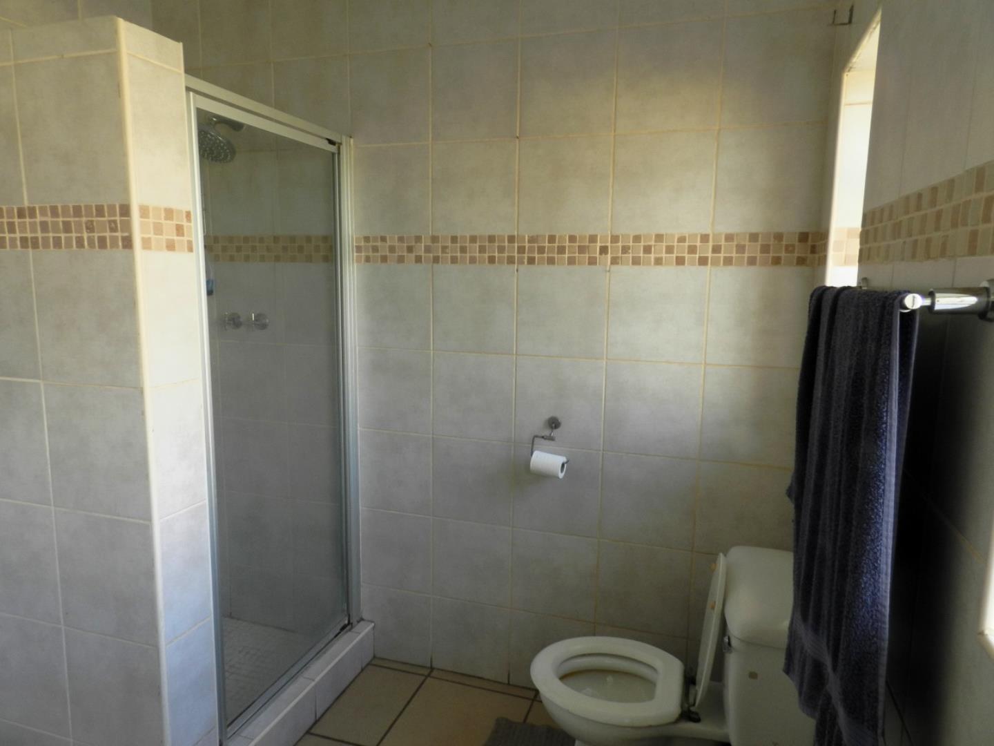704908_Bathroom.jpg