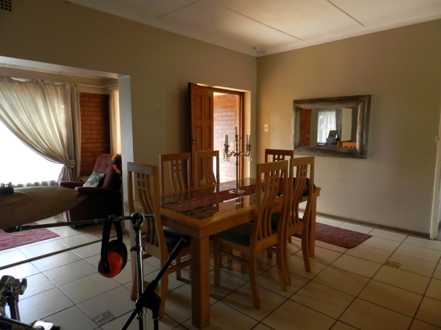 704908_Dining_Room.jpg