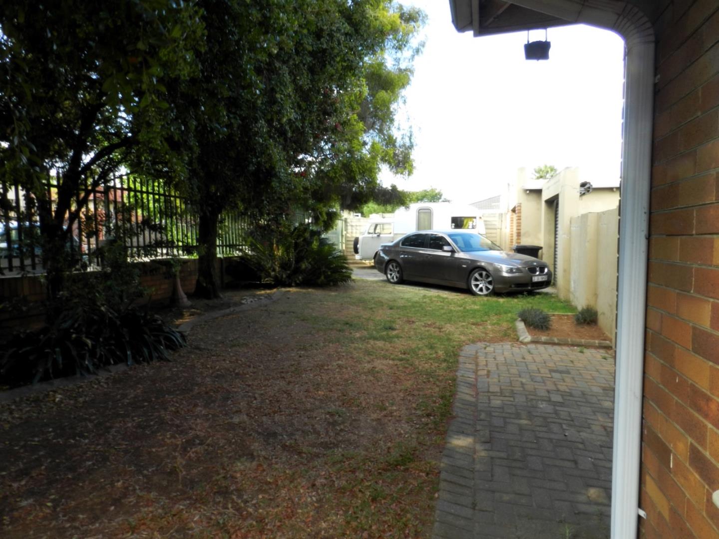 704908_Front_Yard_1.jpg