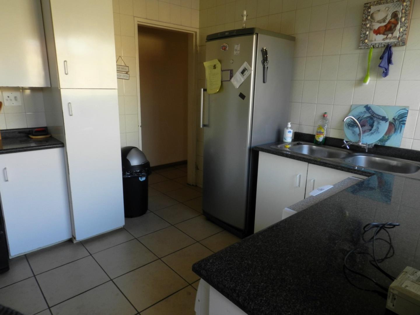 704908_Kitchen_3.jpg