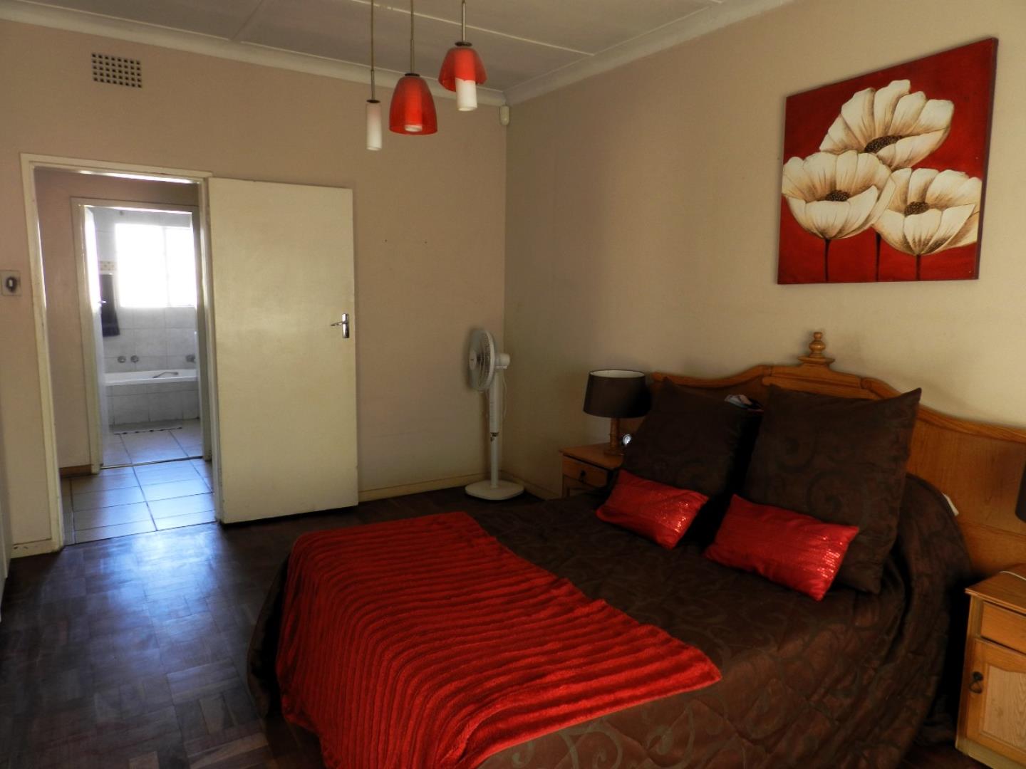 704908_Master_Bed.jpg