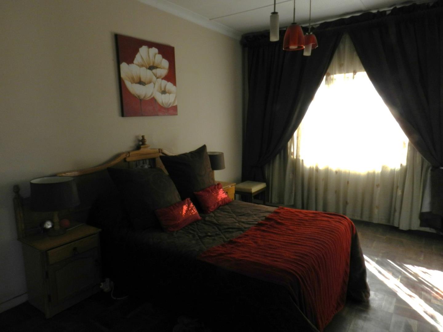 704908_Master_Bed_1.jpg