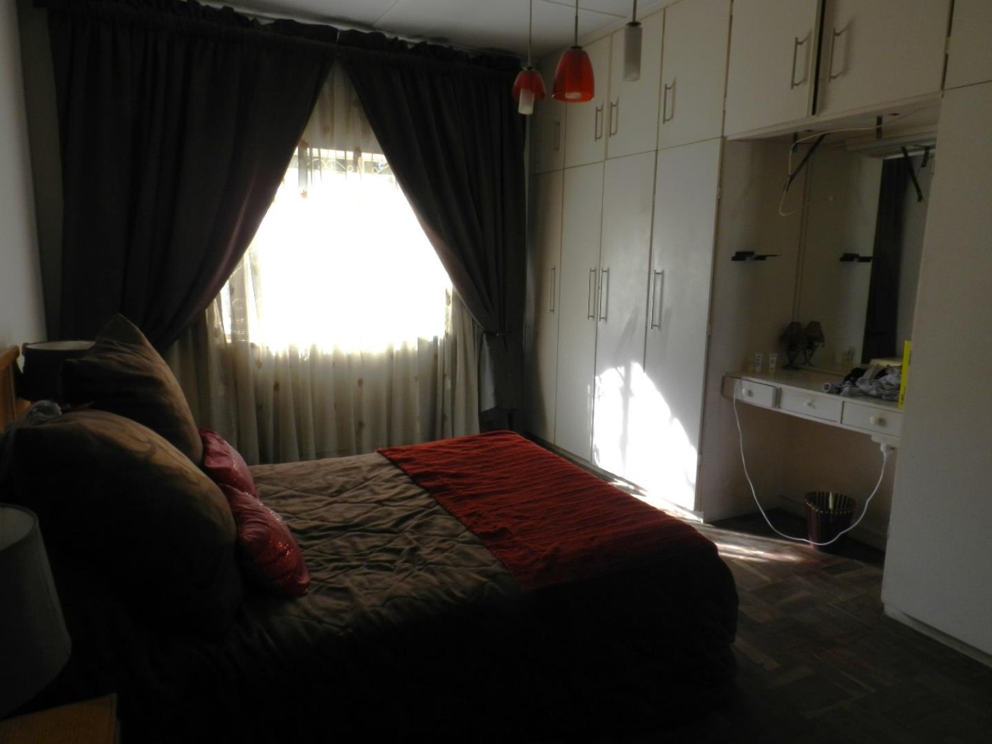 704908_Master_Bedroom_3.jpg