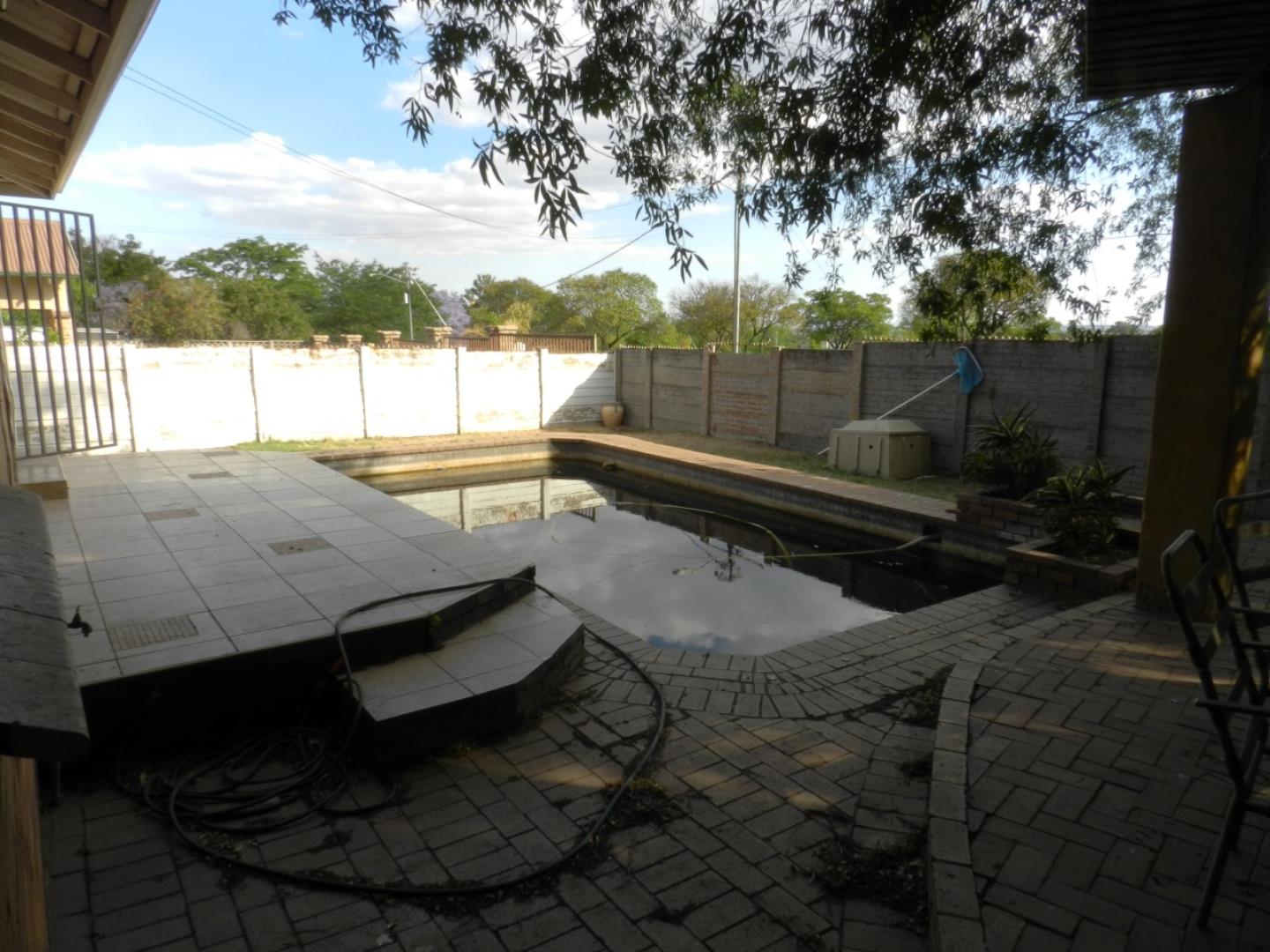 704908_Pool.jpg