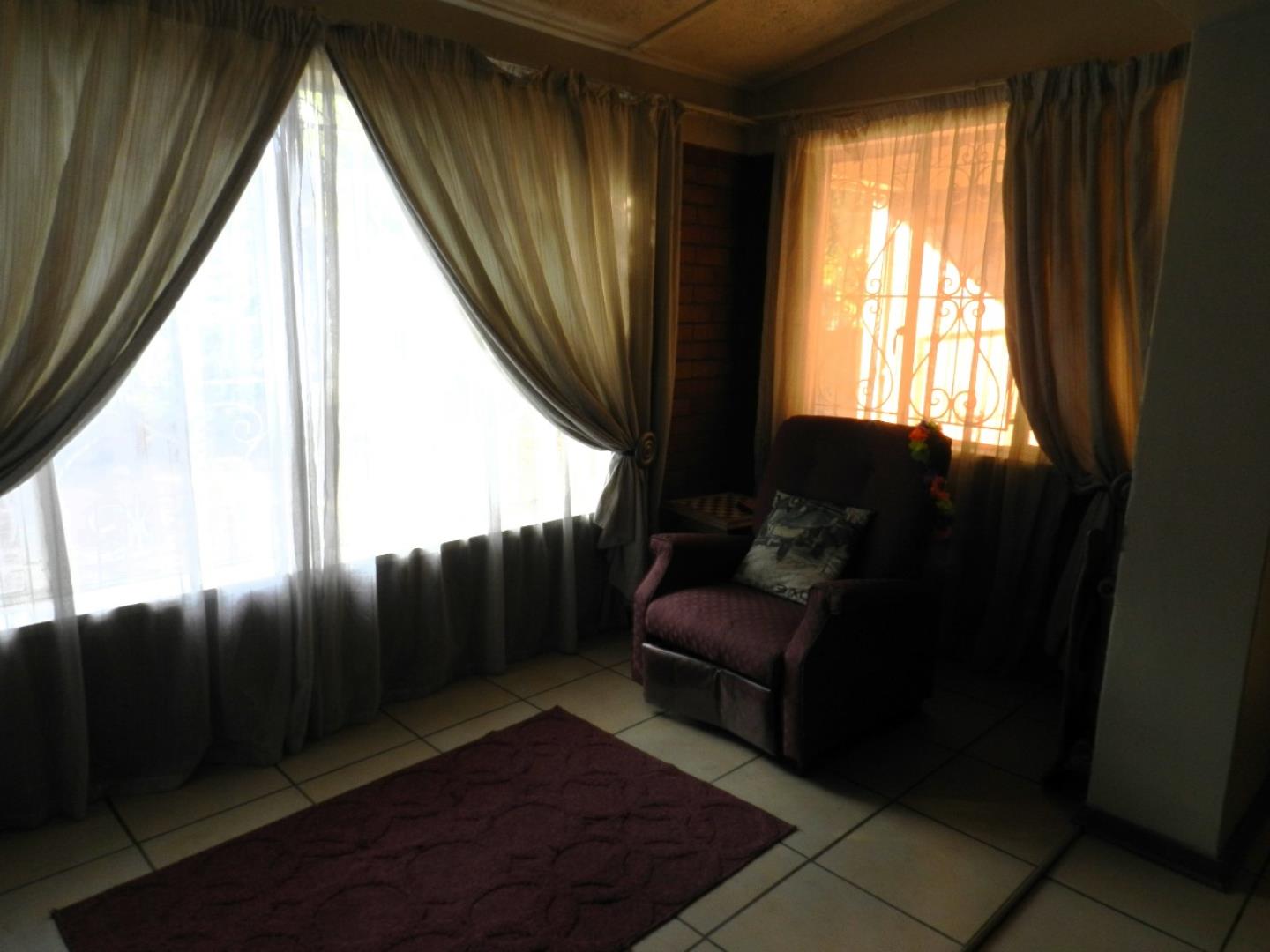 704908_Sun_Room.jpg