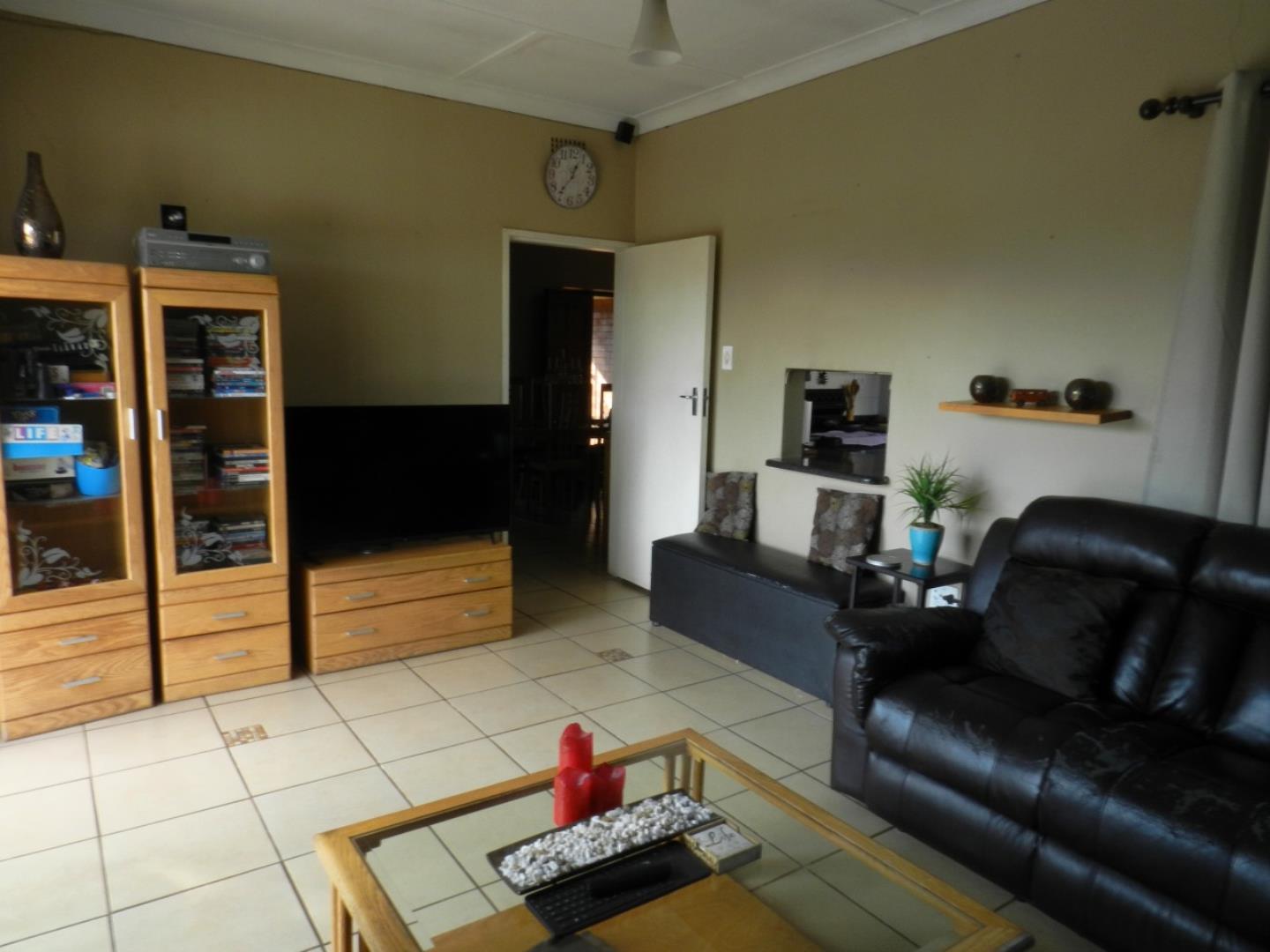 704908_lounge.jpg