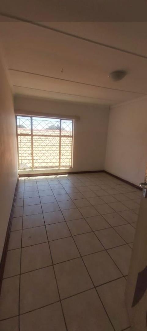 2 Bedroom Flat for Sale - Gauteng