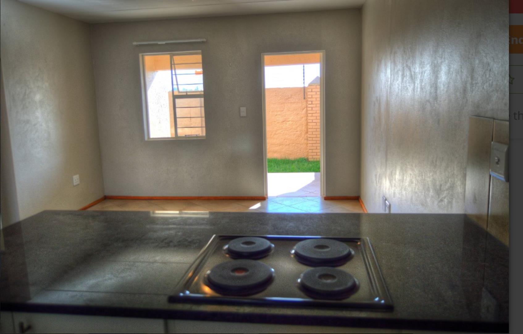 727453_Full_Lounge_Kitchen_Patio.jpg