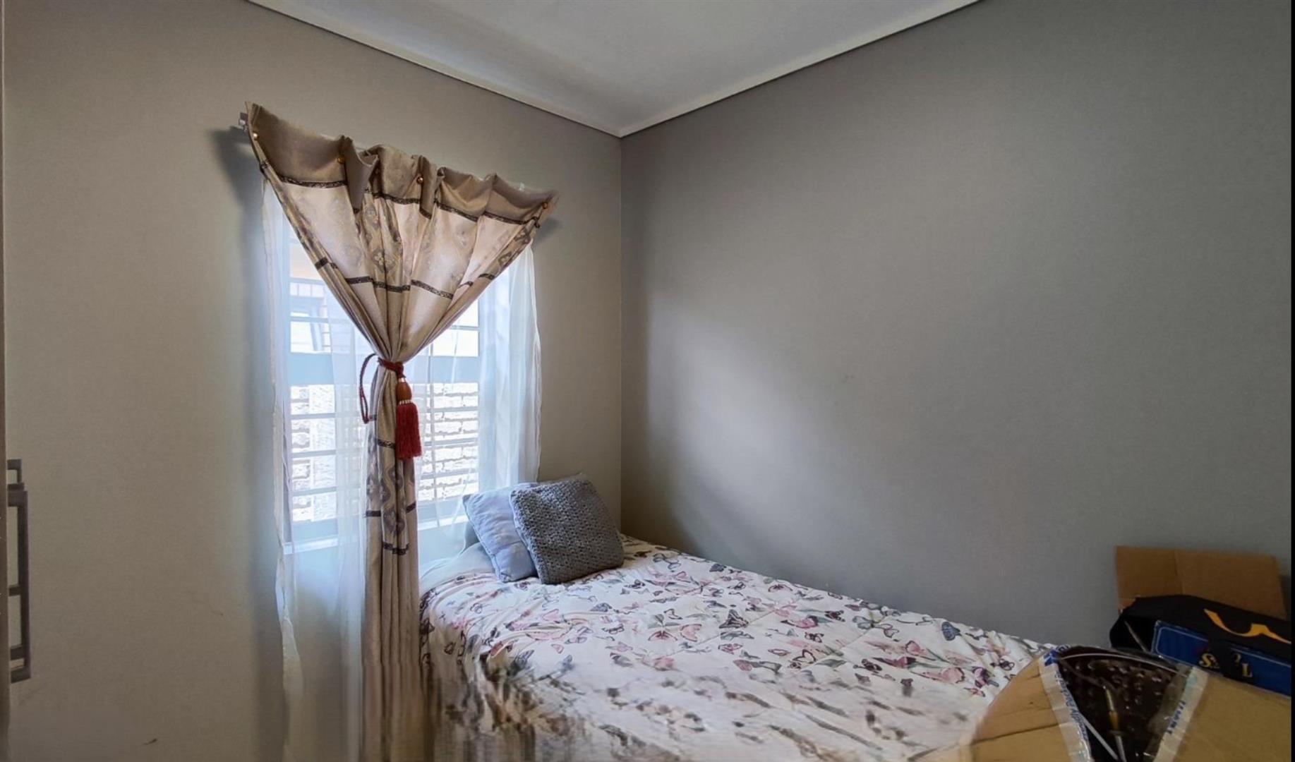 730741_Bedroom_2.jpg