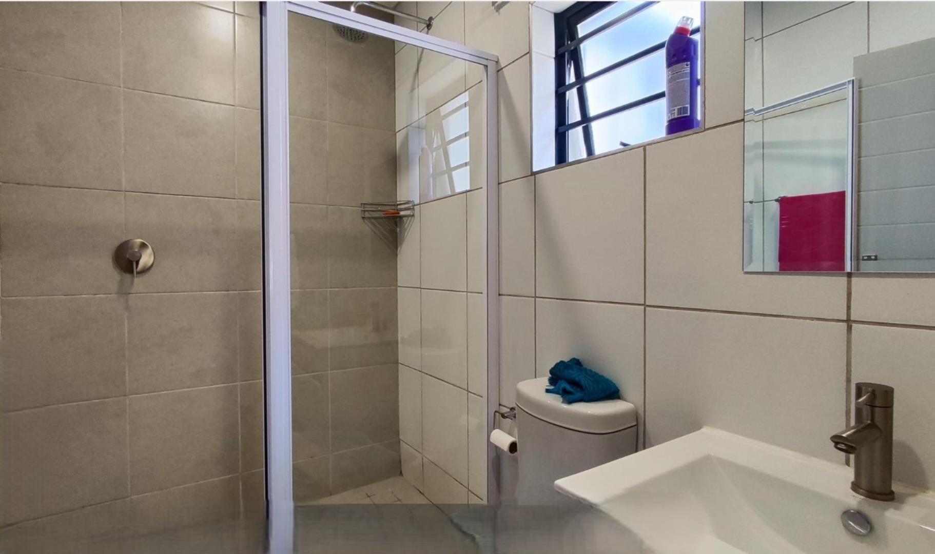 730741_En_suite_Bathroom.jpg