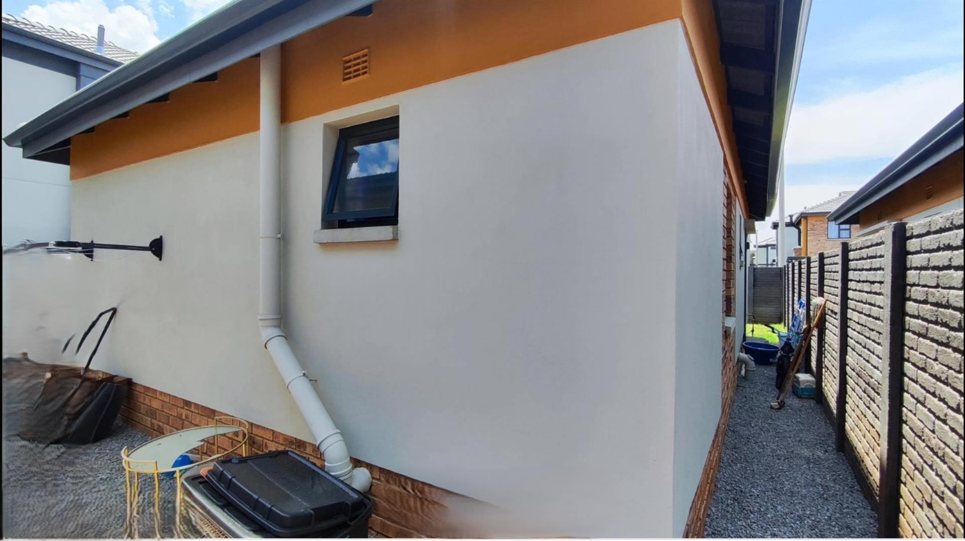 730741_Hanging_Laundry_side.jpg