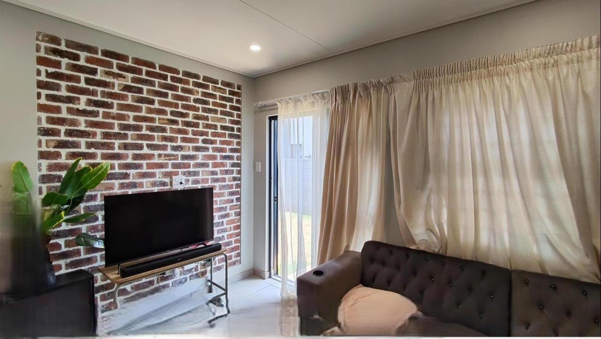730741_Lounge_View.jpg