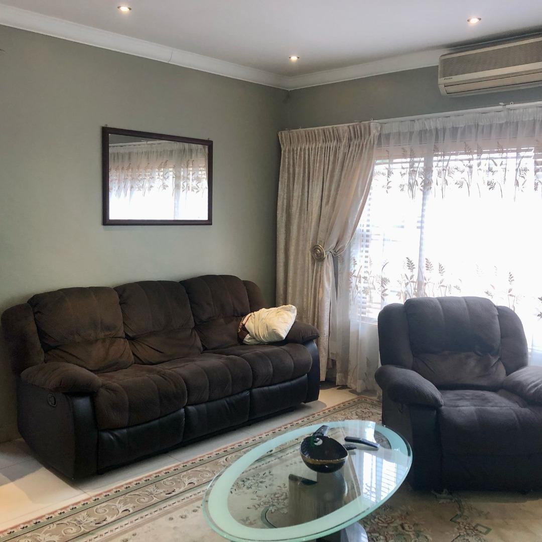739922_TV_room.jpg