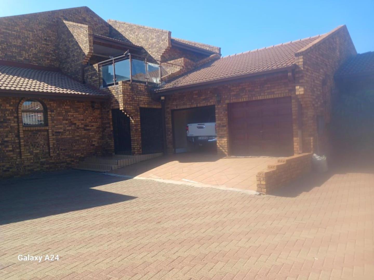 6 Bedroom House for Sale - Gauteng