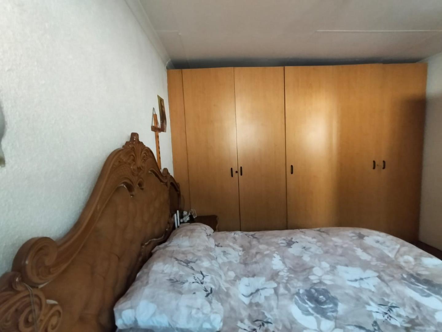 740598_12.jpg