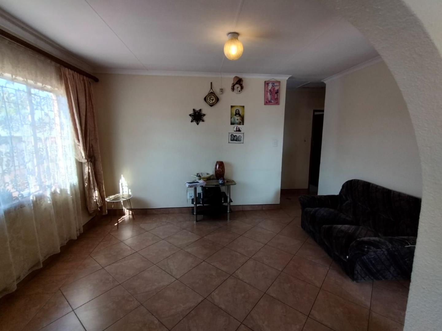 740598_5.jpg