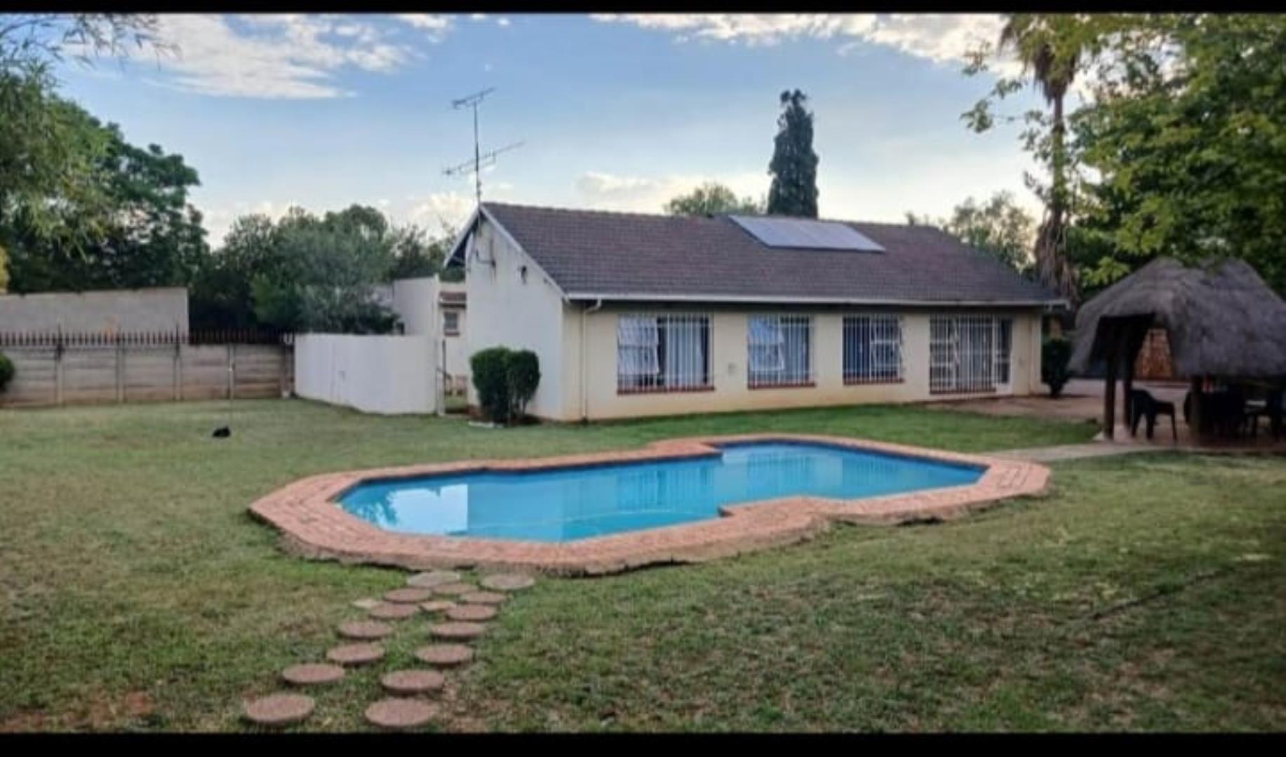 3 Bedroom  House for Sale in Johannesburg - Gauteng