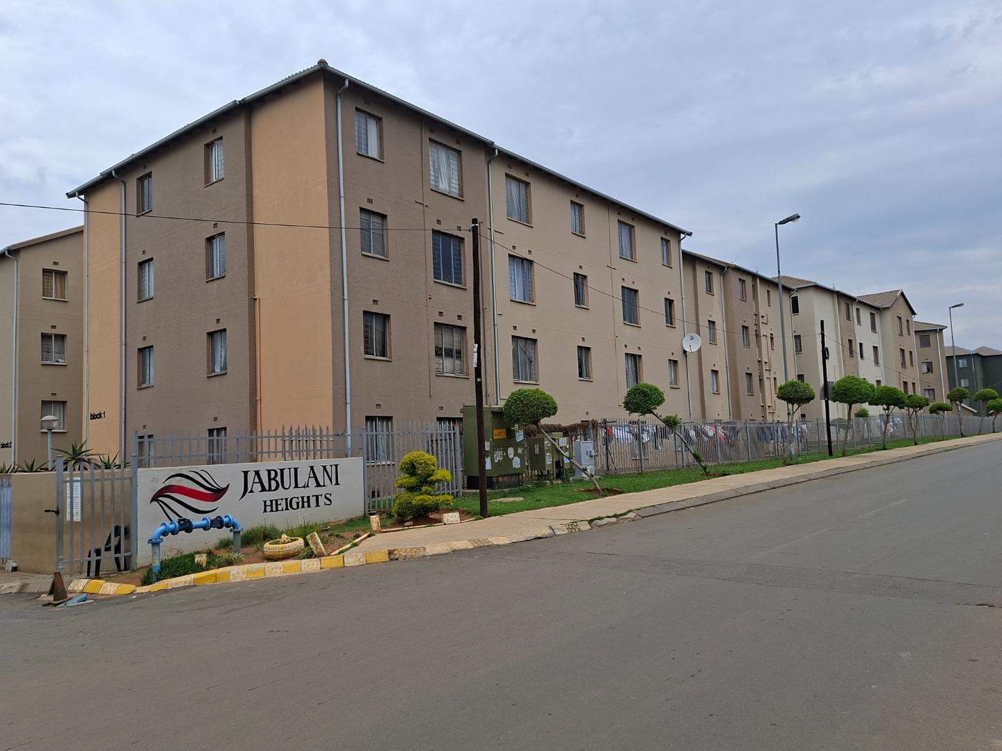 3 Bedroom House + Cottage/Flat for Sale - Gauteng